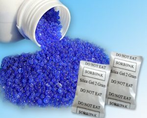 silica gel biru yang dianggap beracun dan tidak aman untuk kesehatan