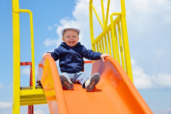 Bisnis mainan outdoor untuk anak punya banyak genre yang bisa diterapkan pada bisnis Anda