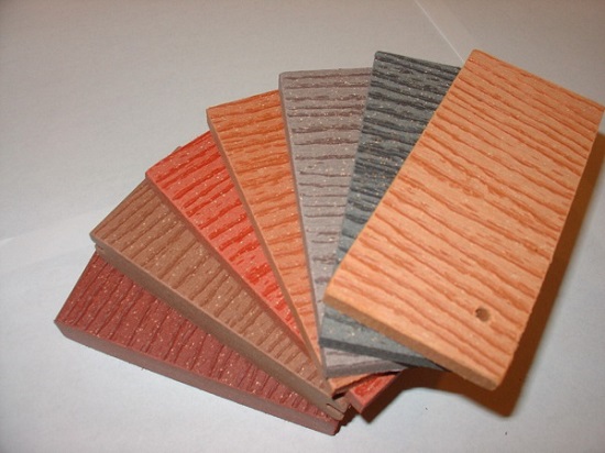 bahan WPC (wood plastic composite) dari gabungan kayu dan plastik