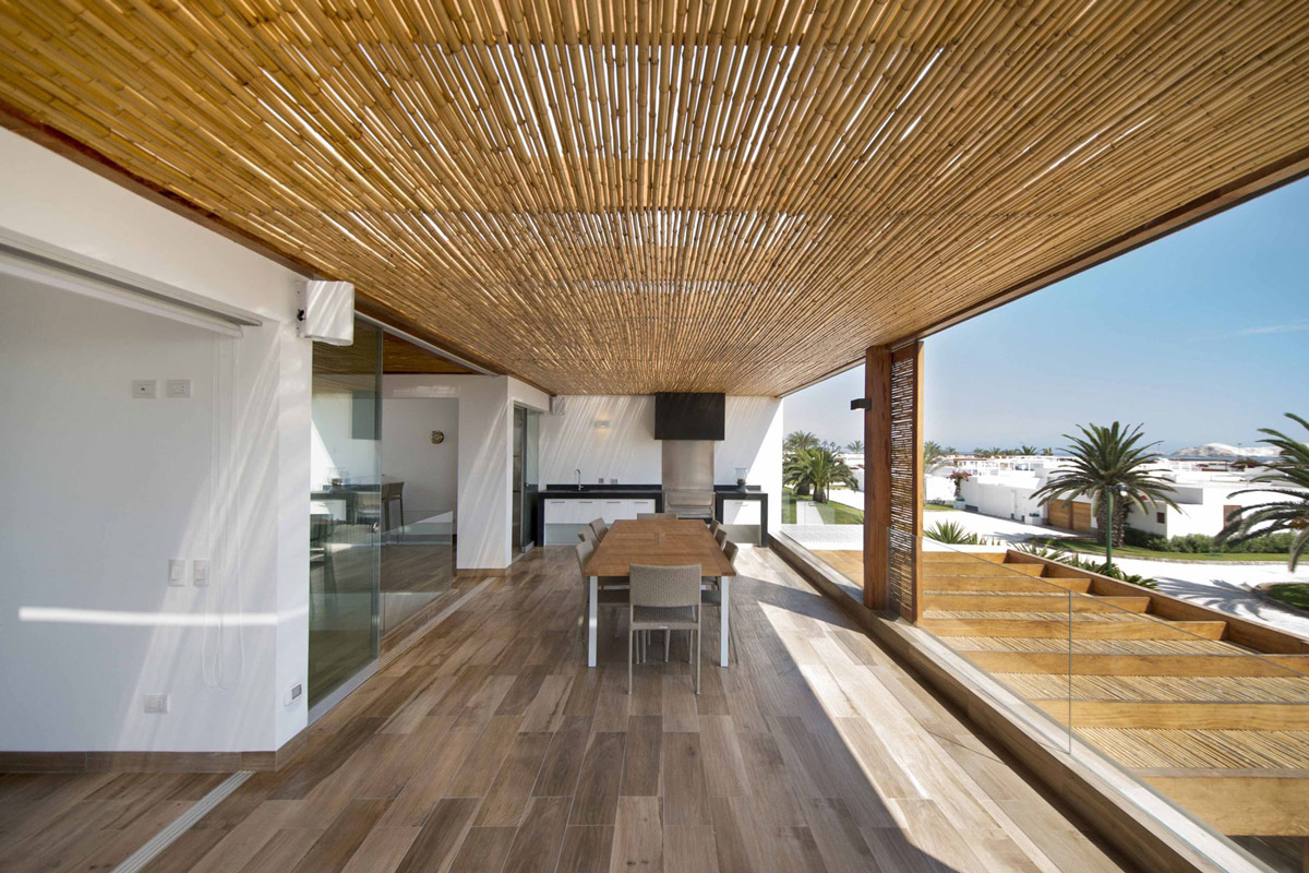 alternatif gazebo dengan atap bambu